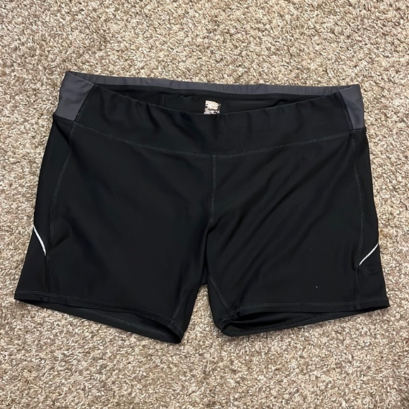 Lucy Pants - Lucy active wear shorts